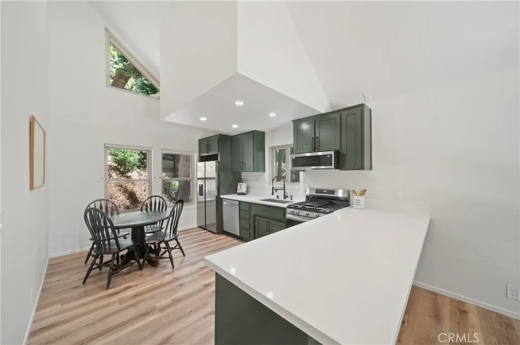 574 Mill Court, Lake Arrowhead, California 92352 home-pic-7