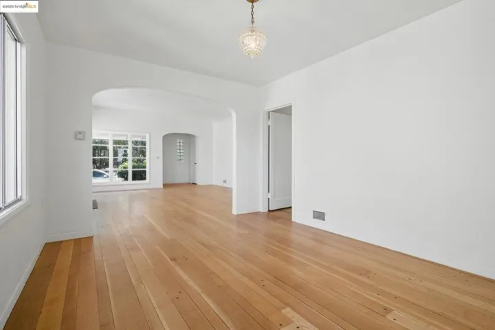 4689 Reinhardt Dr, Oakland, California 94619
