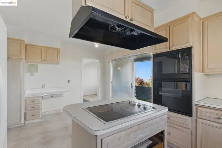 4689 Reinhardt Dr, Oakland, California 94619
