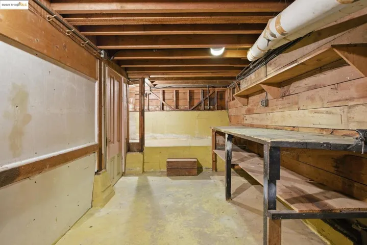 4689 Reinhardt Dr, Oakland, California 94619