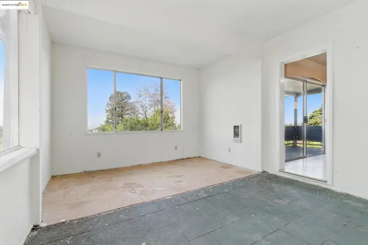 4689 Reinhardt Dr, Oakland, California 94619
