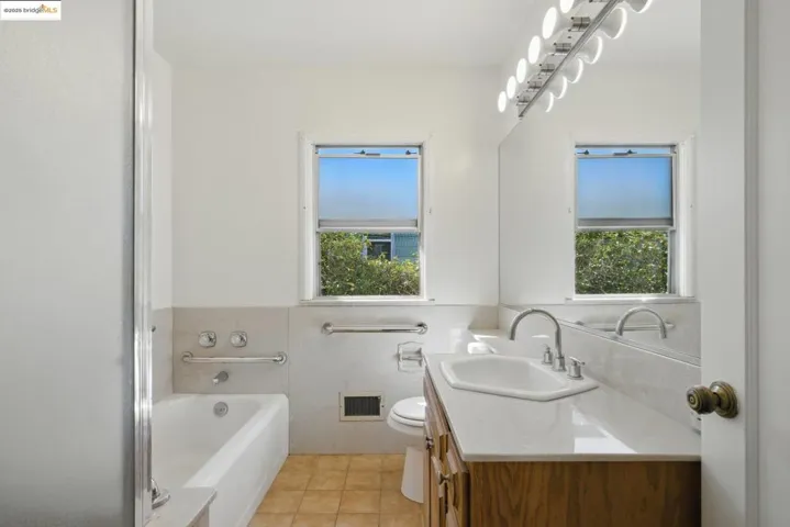 4689 Reinhardt Dr, Oakland, California 94619