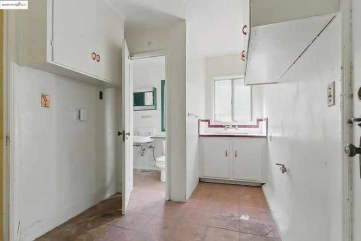 4689 Reinhardt Dr, Oakland, California 94619