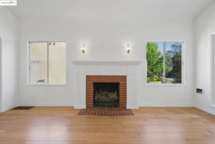 4689 Reinhardt Dr, Oakland, California 94619