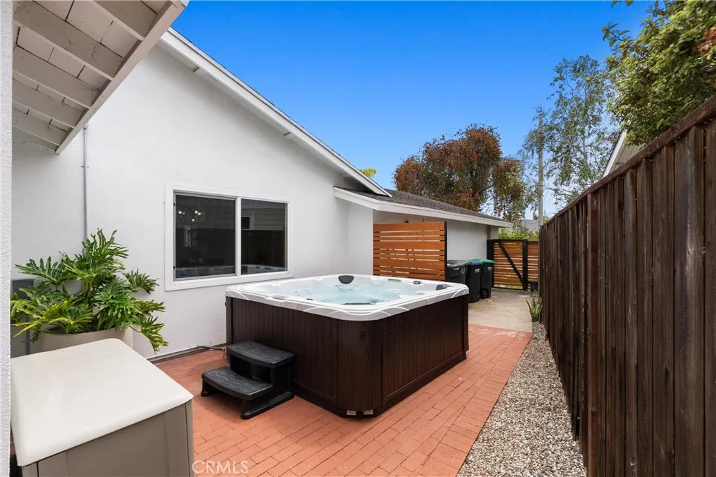 2008 N Capella Court, Costa Mesa, California 92626 home-pic-29