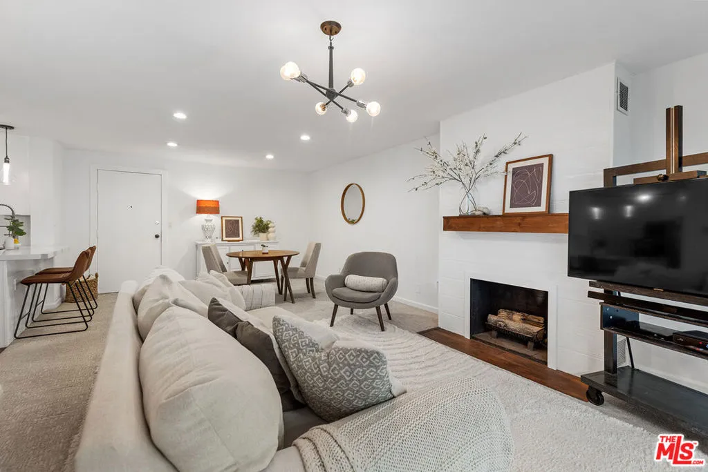 6375 Green Valley Circle 206, Culver City, California 90230 home-pic-8