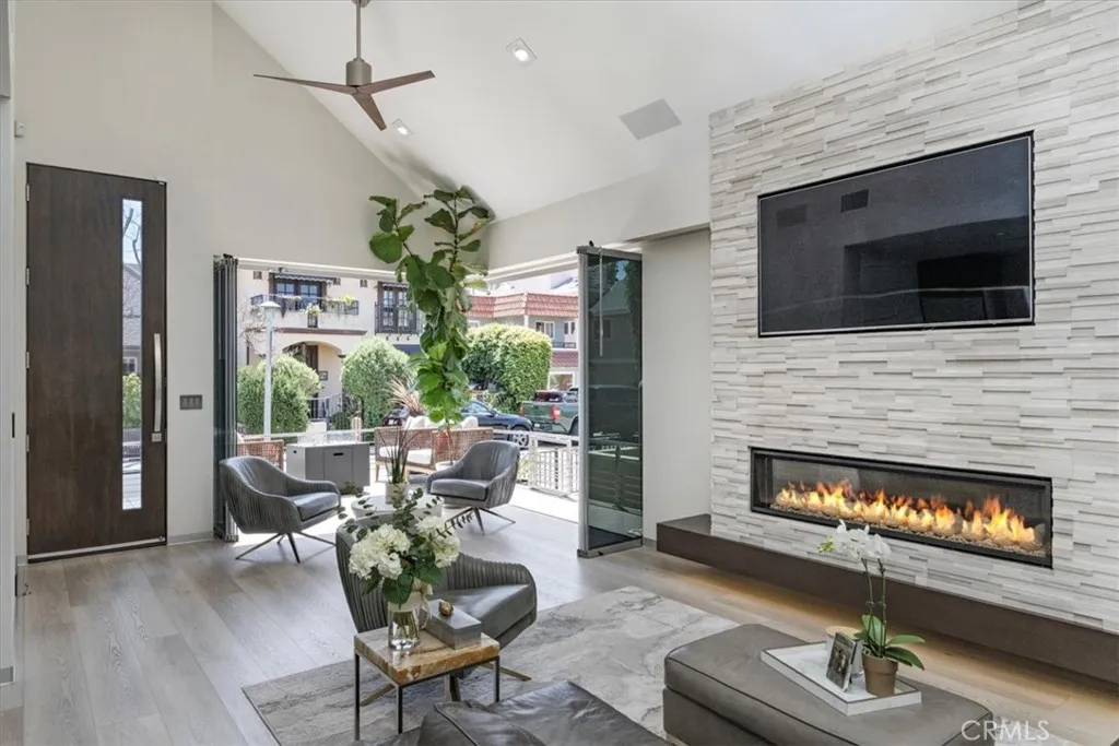 29 W Neapolitan Lane, Long Beach, California 90803 home-pic-16