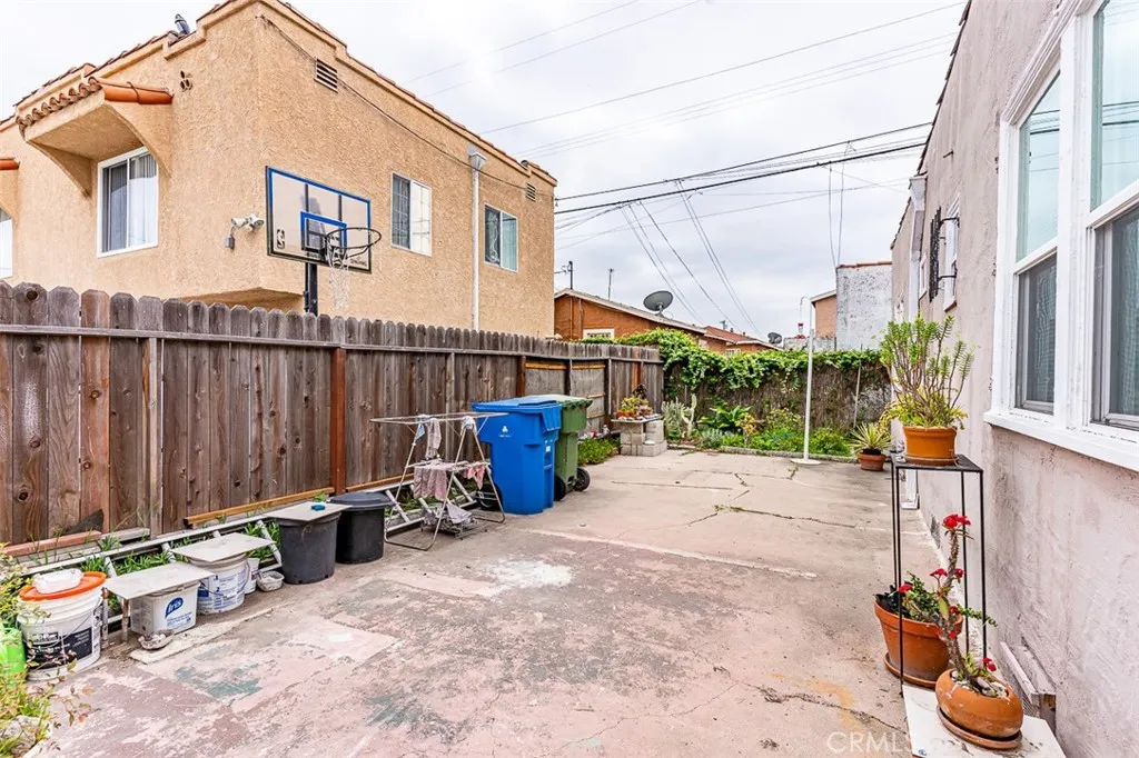 8462 S Denker Avenue, Los Angeles, California 90047 home-pic-16