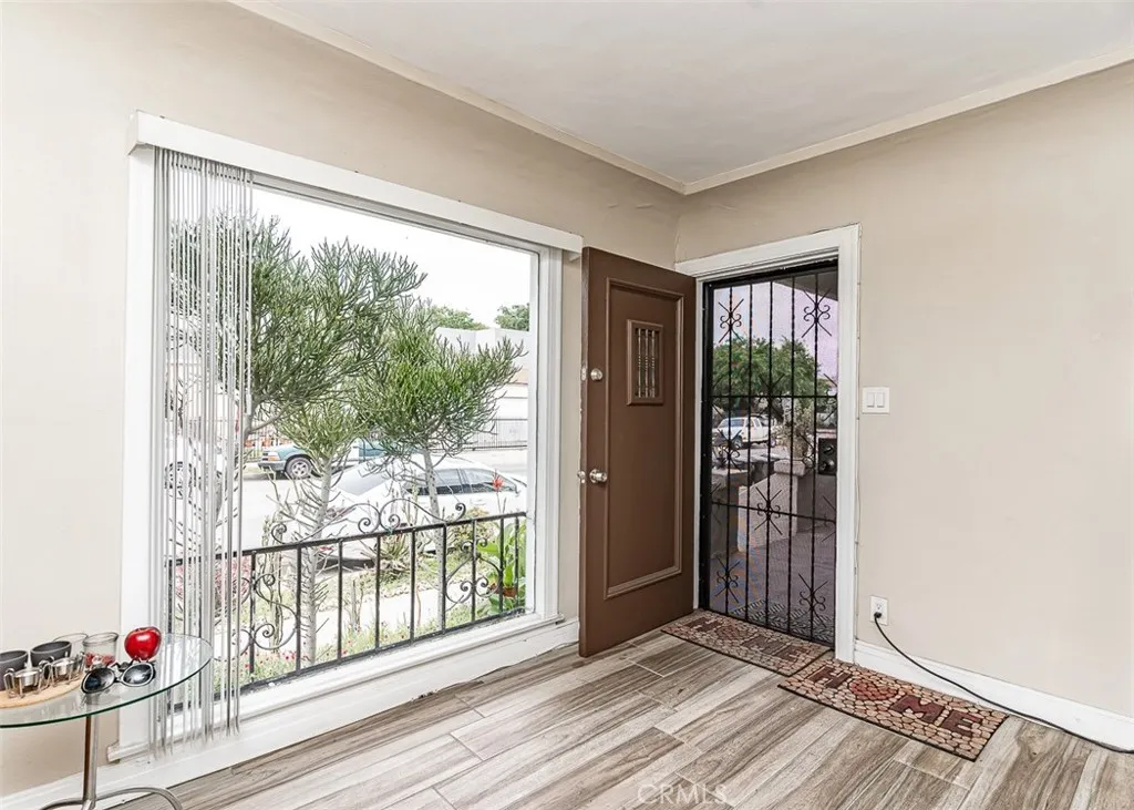 8462 S Denker Avenue, Los Angeles, California 90047 home-pic-6