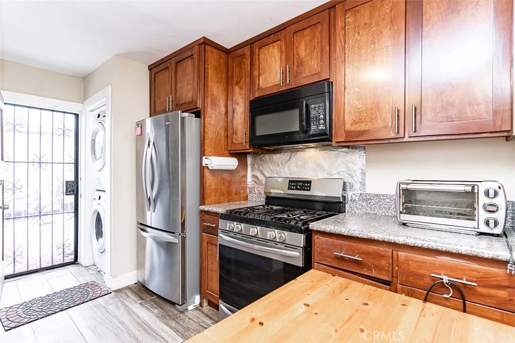 8462 S Denker Avenue, Los Angeles, California 90047 home-pic-10