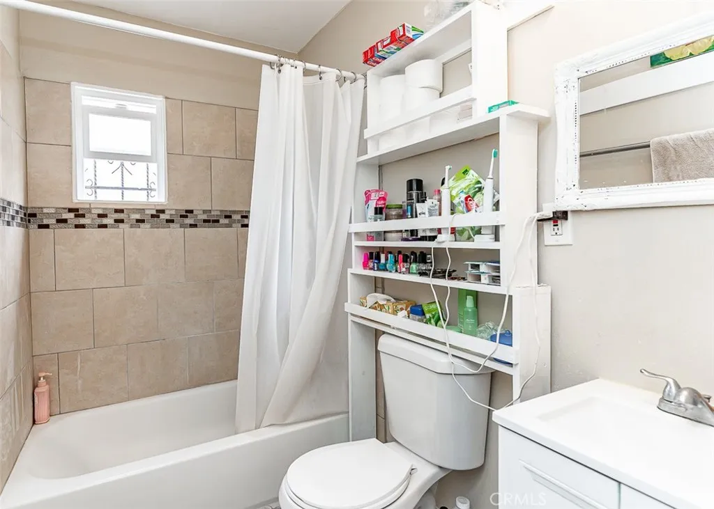 8462 S Denker Avenue, Los Angeles, California 90047 home-pic-14