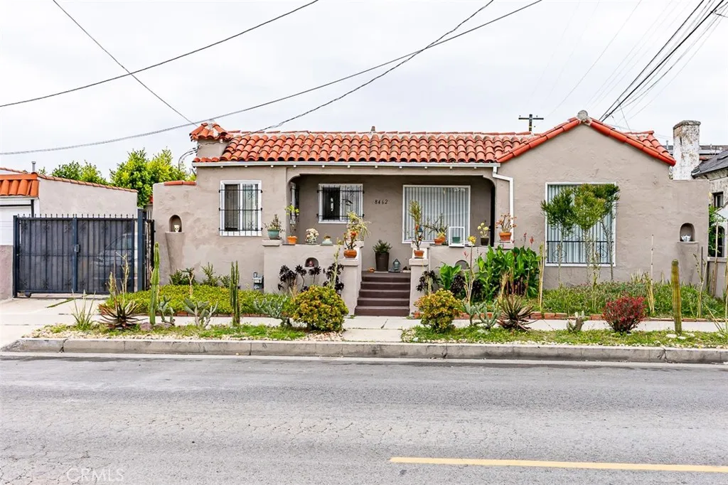 8462 S Denker Avenue, Los Angeles, California 90047 home-pic-0
