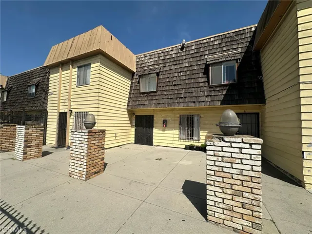 2124 N Santa Fe Avenue, Compton, California 90222