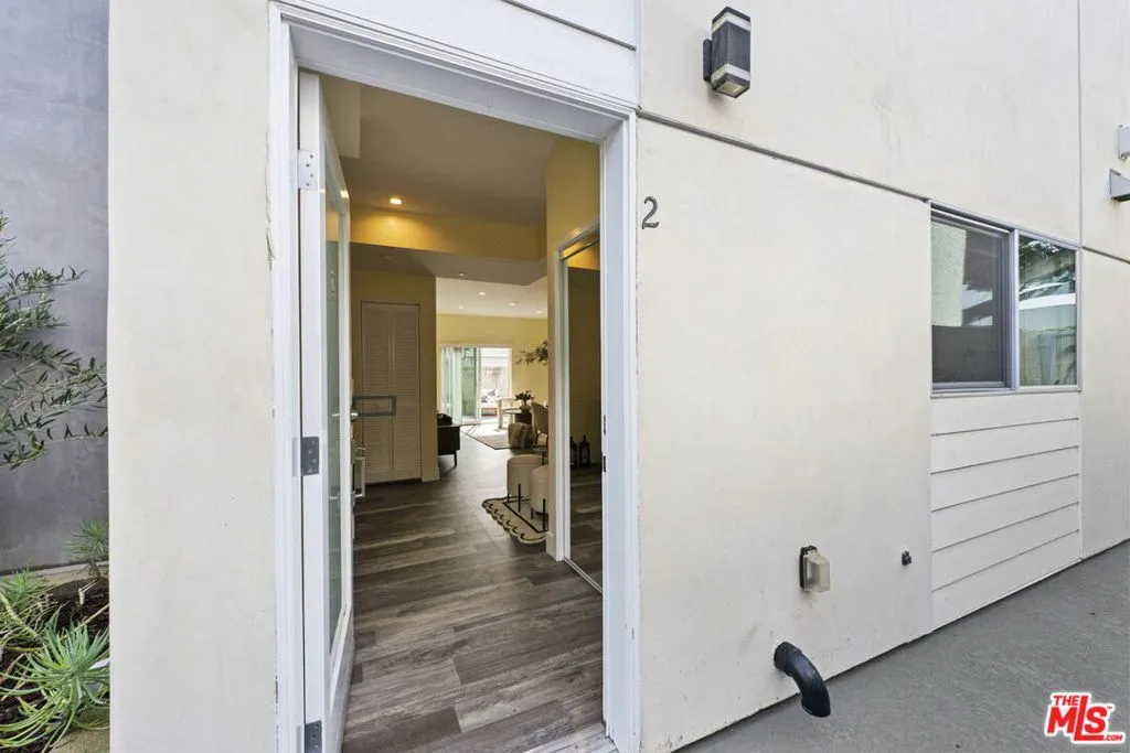 1541 Franklin Street 2, Santa Monica, California 90404 home-pic-2
