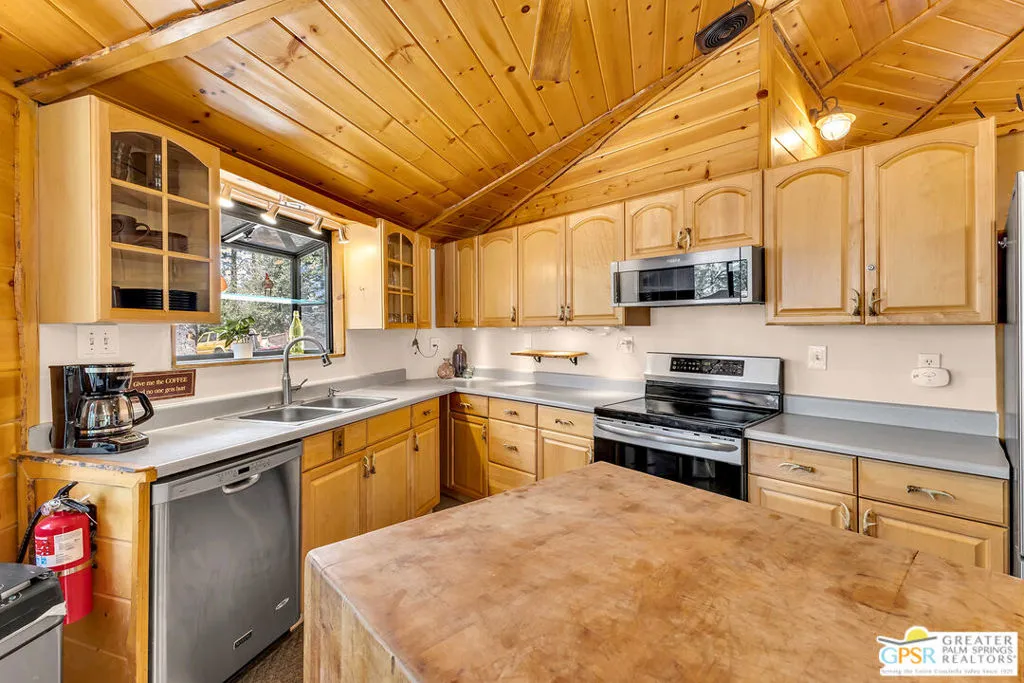 23031 Pine Needles Lane, Idyllwild, California 92549 home-pic-14