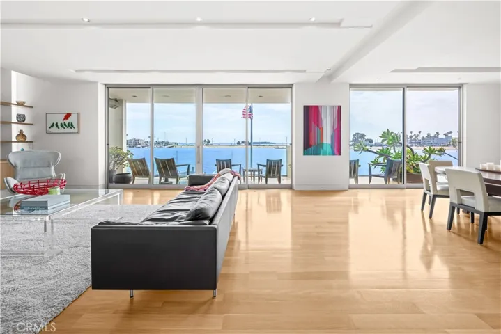 5490 E The Toledo, Long Beach, California 90803