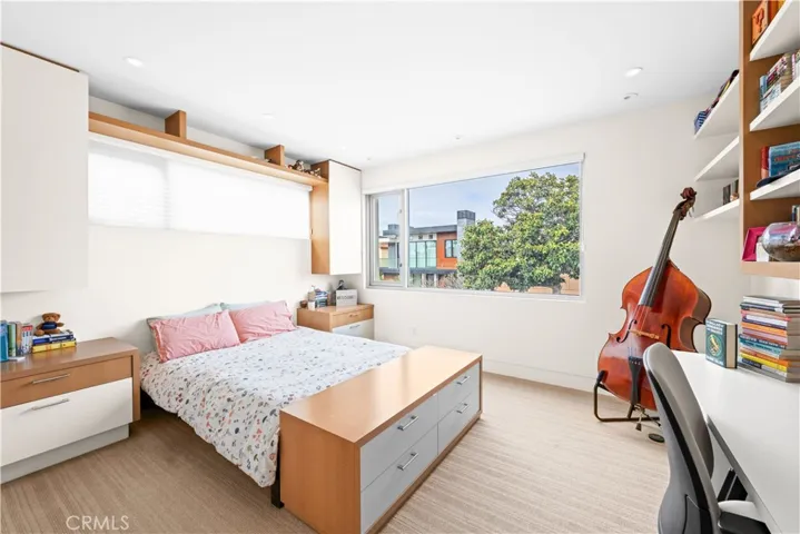 5490 E The Toledo, Long Beach, California 90803