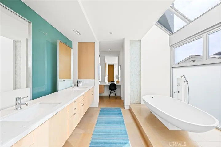 5490 E The Toledo, Long Beach, California 90803