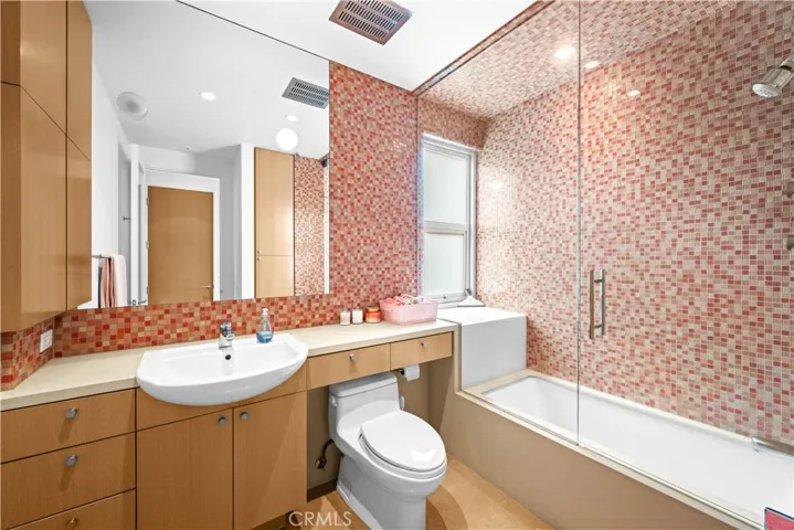 5490 E The Toledo, Long Beach, California 90803