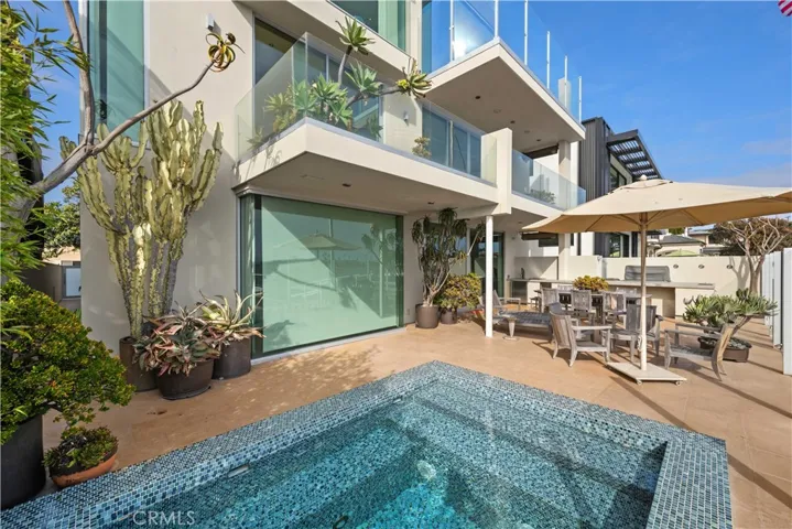 5490 E The Toledo, Long Beach, California 90803