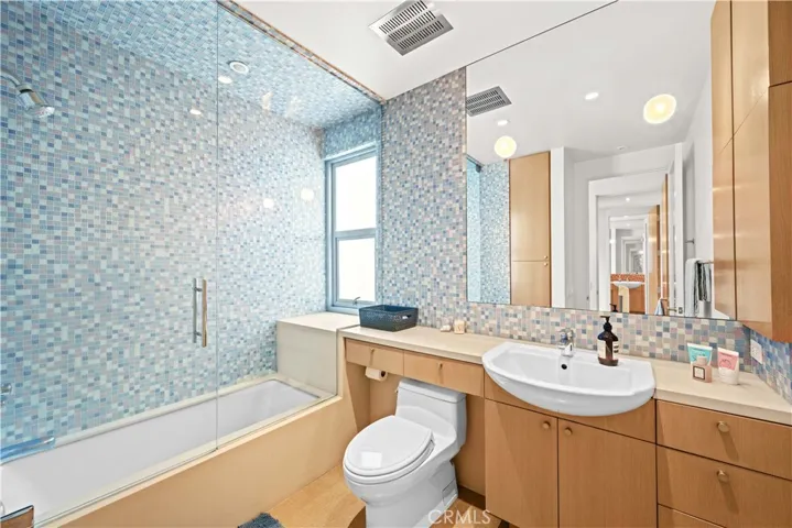 5490 E The Toledo, Long Beach, California 90803
