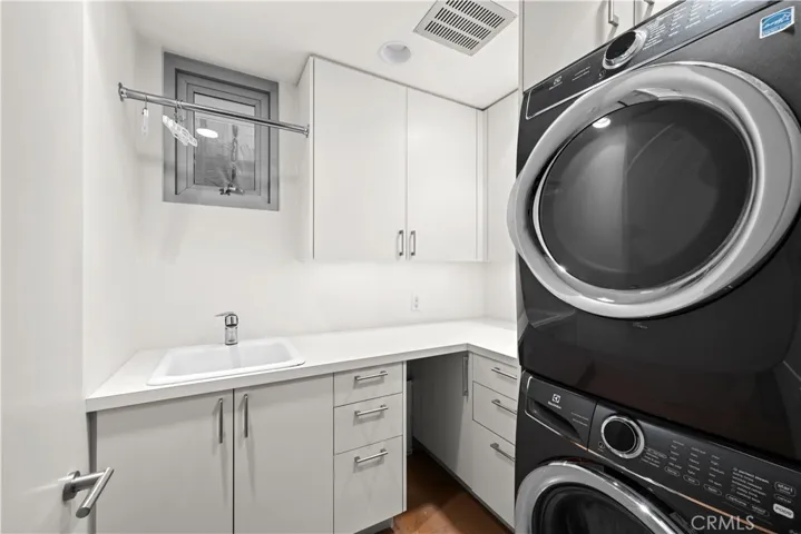 5490 E The Toledo, Long Beach, California 90803