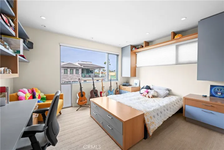 5490 E The Toledo, Long Beach, California 90803