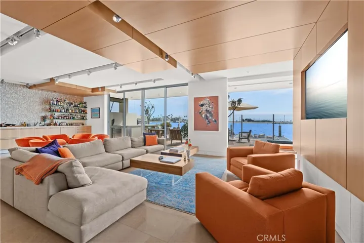 5490 E The Toledo, Long Beach, California 90803
