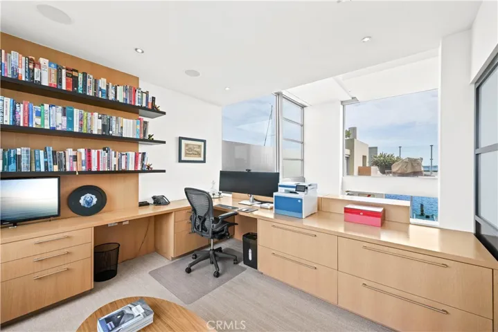5490 E The Toledo, Long Beach, California 90803