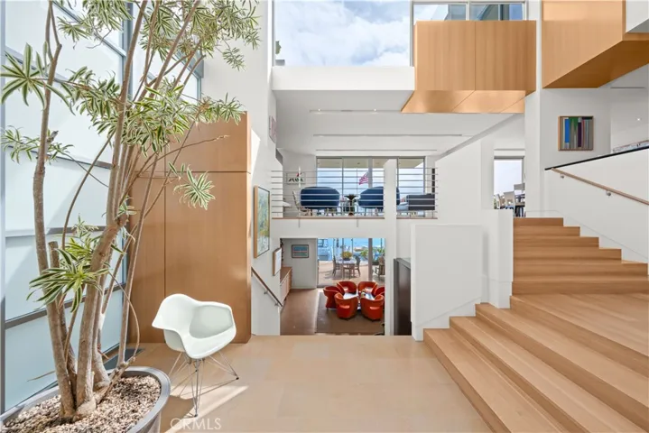 5490 E The Toledo, Long Beach, California 90803
