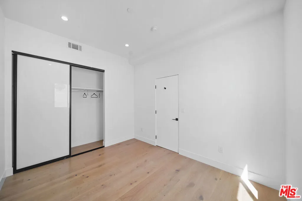 733 N Gramercy Place, Los Angeles, California 90038 home-pic-32