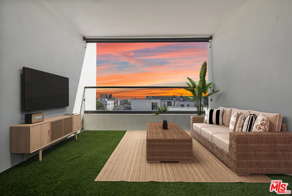 733 N Gramercy Place, Los Angeles, California 90038 home-pic-5