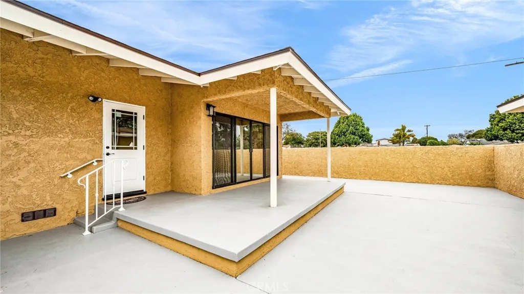 2552 Ostrom Ave, Long Beach, California 90815 home-pic-34