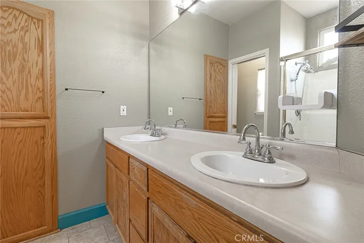 1017 East Avenue, Gustine, California 95322