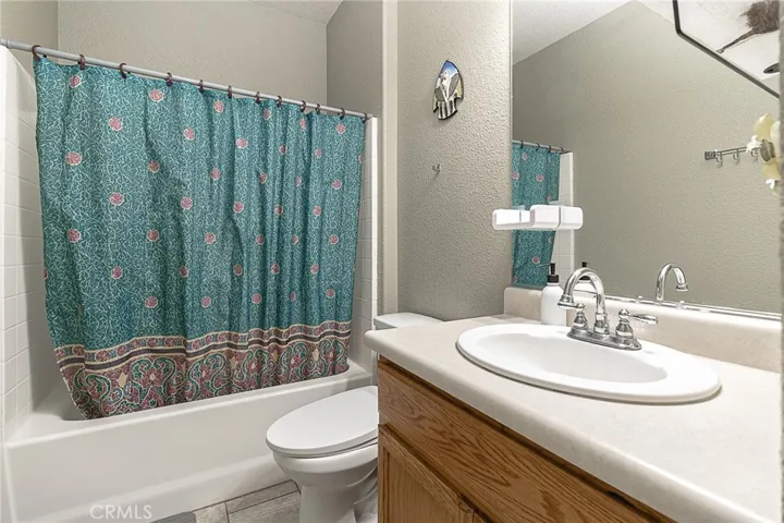 1017 East Avenue, Gustine, California 95322