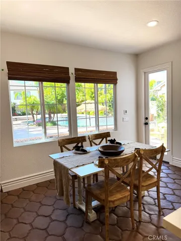 Eat-in Kitchen