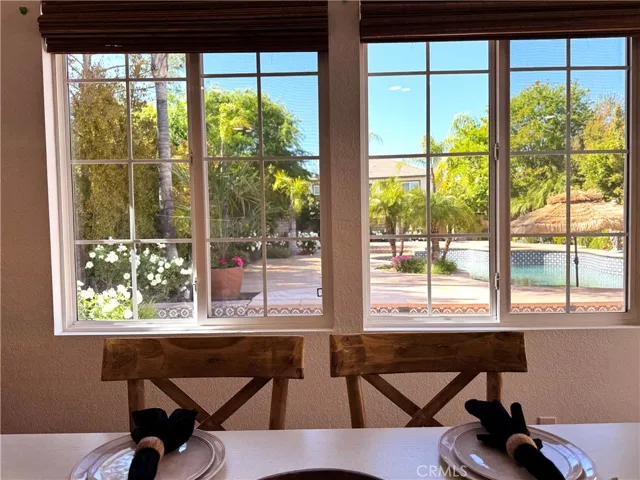 Eat-in Kitchen