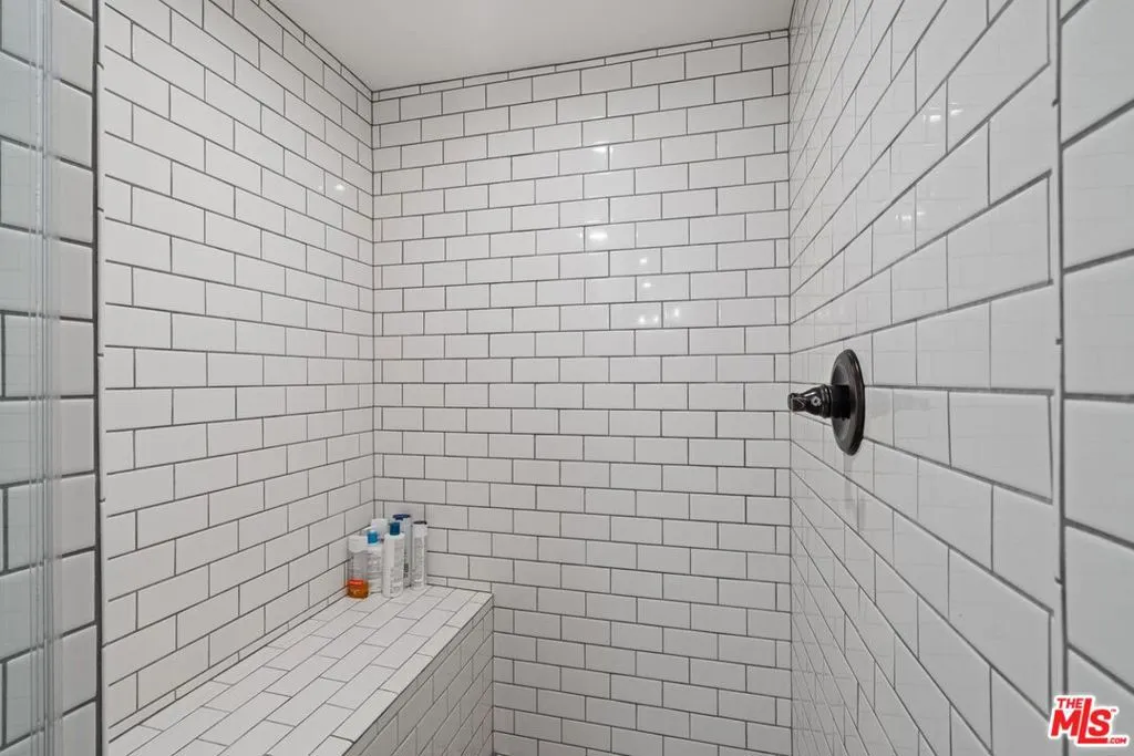 15257 Encanto Drive, Sherman Oaks, California 91403 home-pic-36