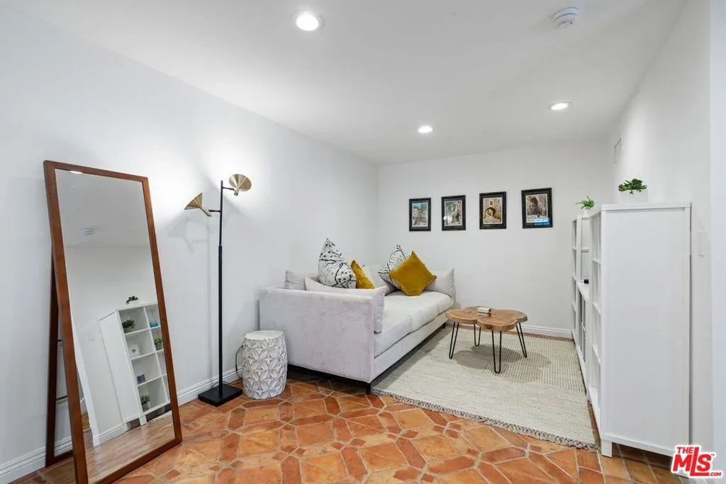 15257 Encanto Drive, Sherman Oaks, California 91403 home-pic-29