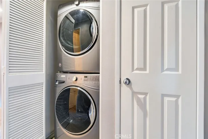 Upstairs laundry with Washer/Dryer included