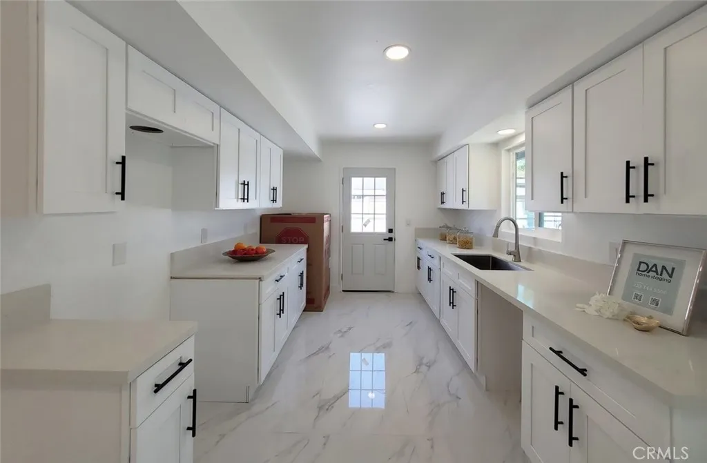 627 S Starboard Street, Santa Ana, California 92704 home-pic-11