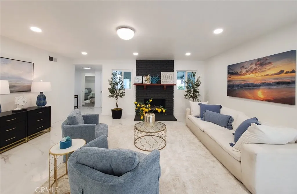 627 S Starboard Street, Santa Ana, California 92704 home-pic-0