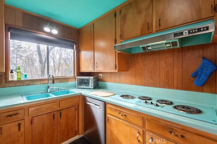 1050 Golden Rule Lane, Lake Arrowhead, California 92352