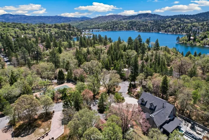 1050 Golden Rule Lane, Lake Arrowhead, California 92352