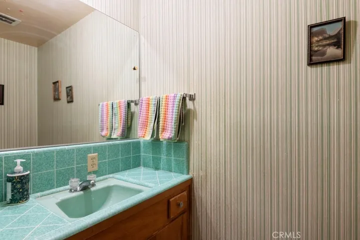 1050 Golden Rule Lane, Lake Arrowhead, California 92352