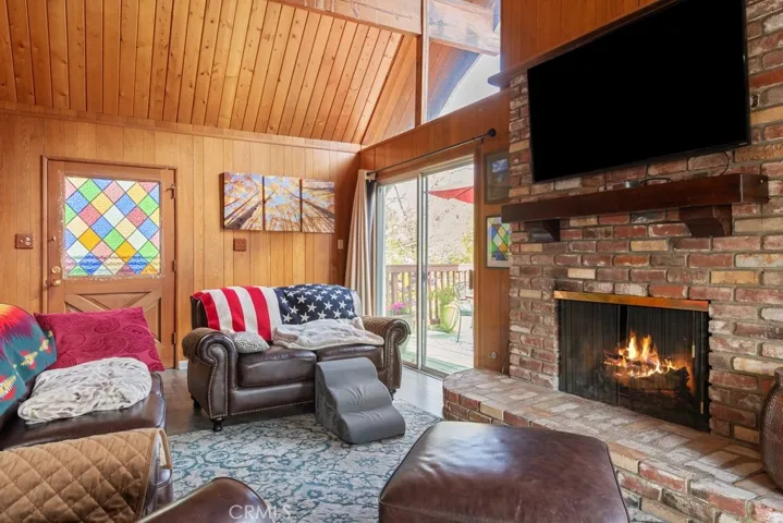1050 Golden Rule Lane, Lake Arrowhead, California 92352