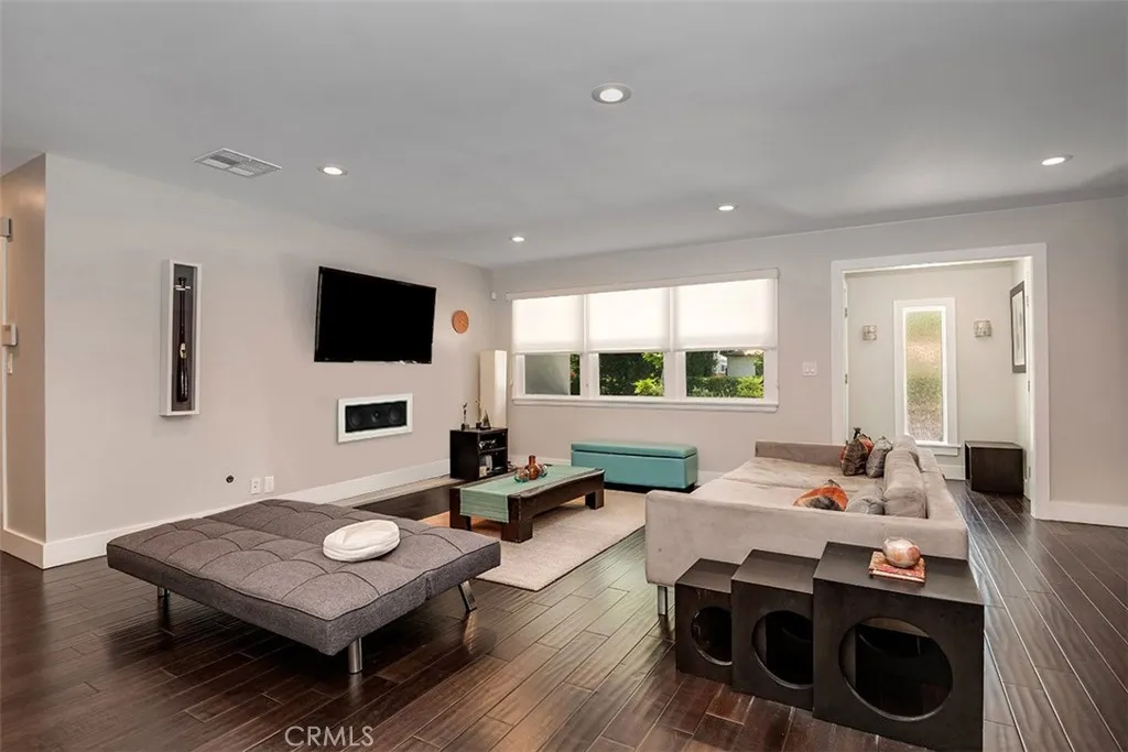 5940 Matilija Avenue, Valley Glen, California 91401 home-pic-13