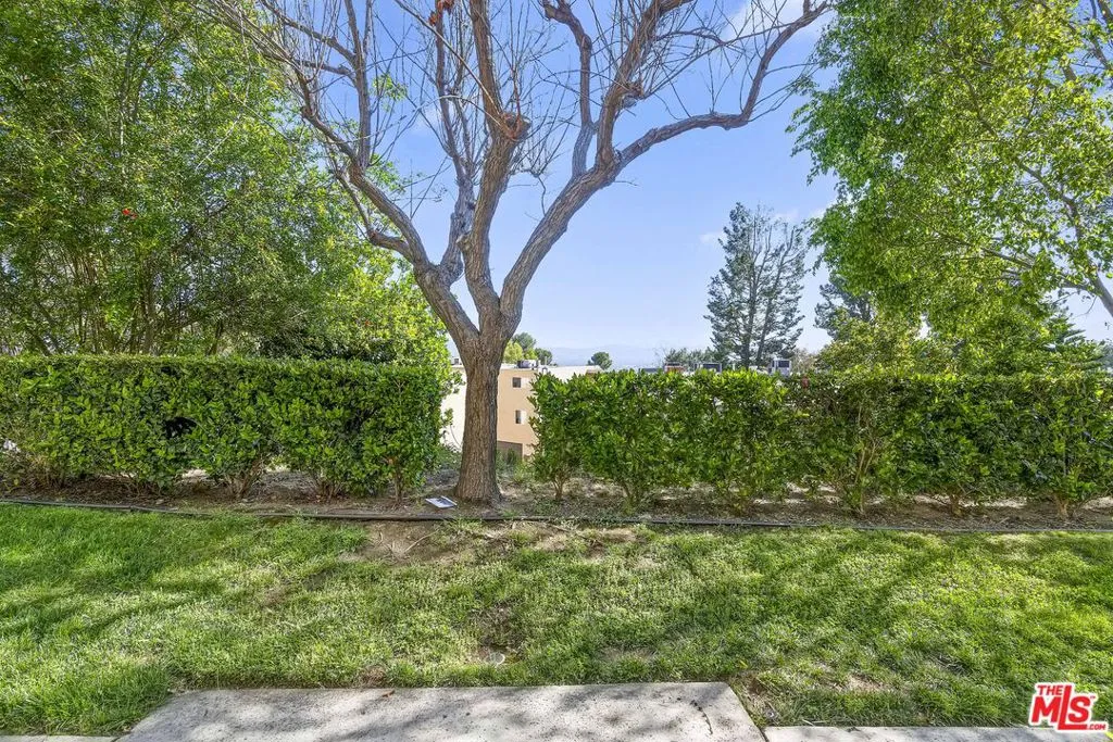 9430 Via Patricia, Burbank, California 91504 home-pic-1