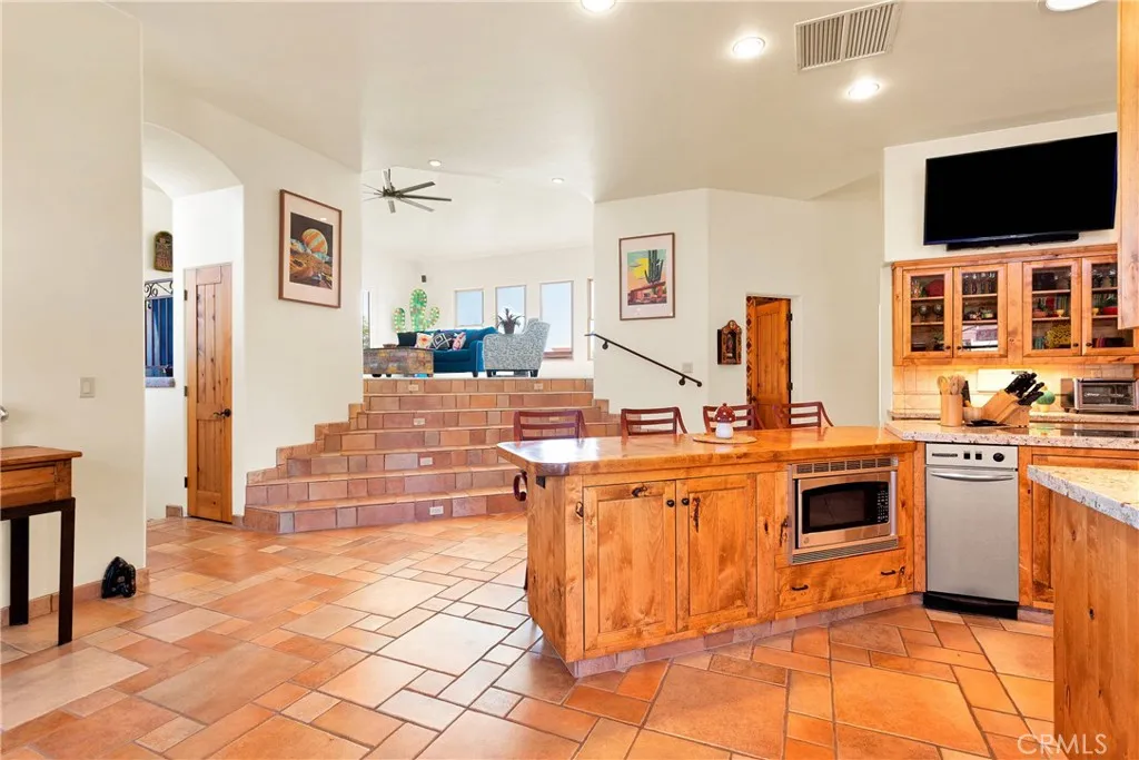 31024 Rabbit Springs Road, Lucerne Valley, California 92356 home-pic-10