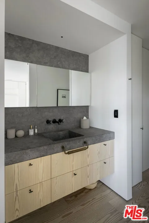 999 N Doheny Drive 510, West Hollywood, California 90069 home-pic-24